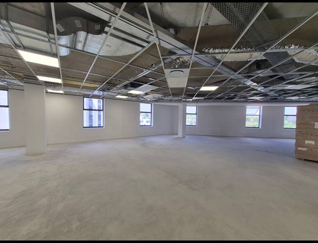 975M² OFFICE TO LET IN GLENADRIENNE EAST
